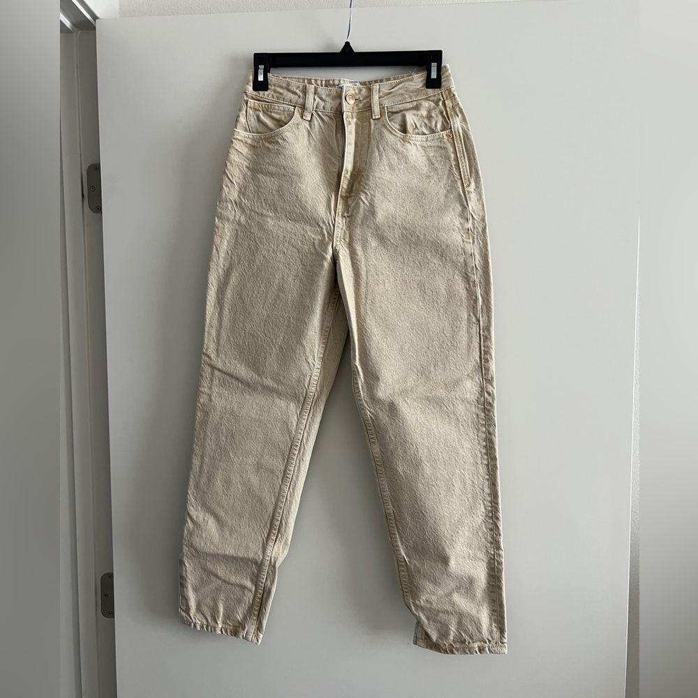 ZARA / HIGH RISE MOM JEANS / KHAKI / SIZE 4